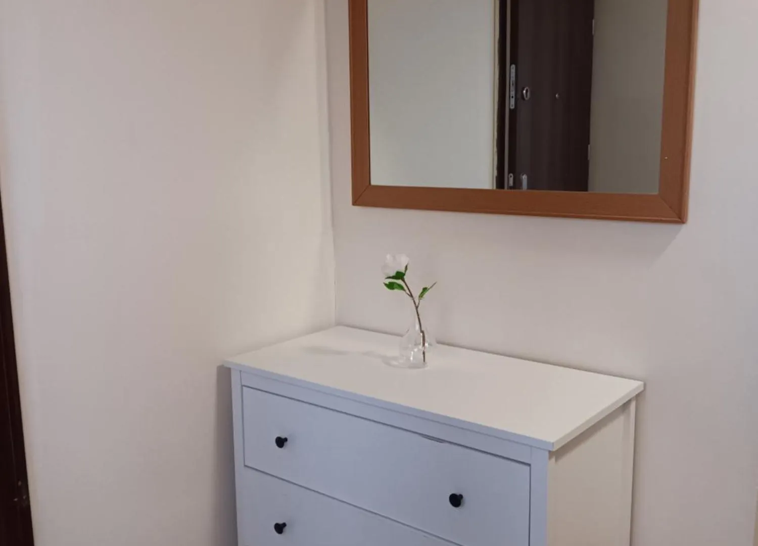 Hounslow High Street Rooms With Netflix