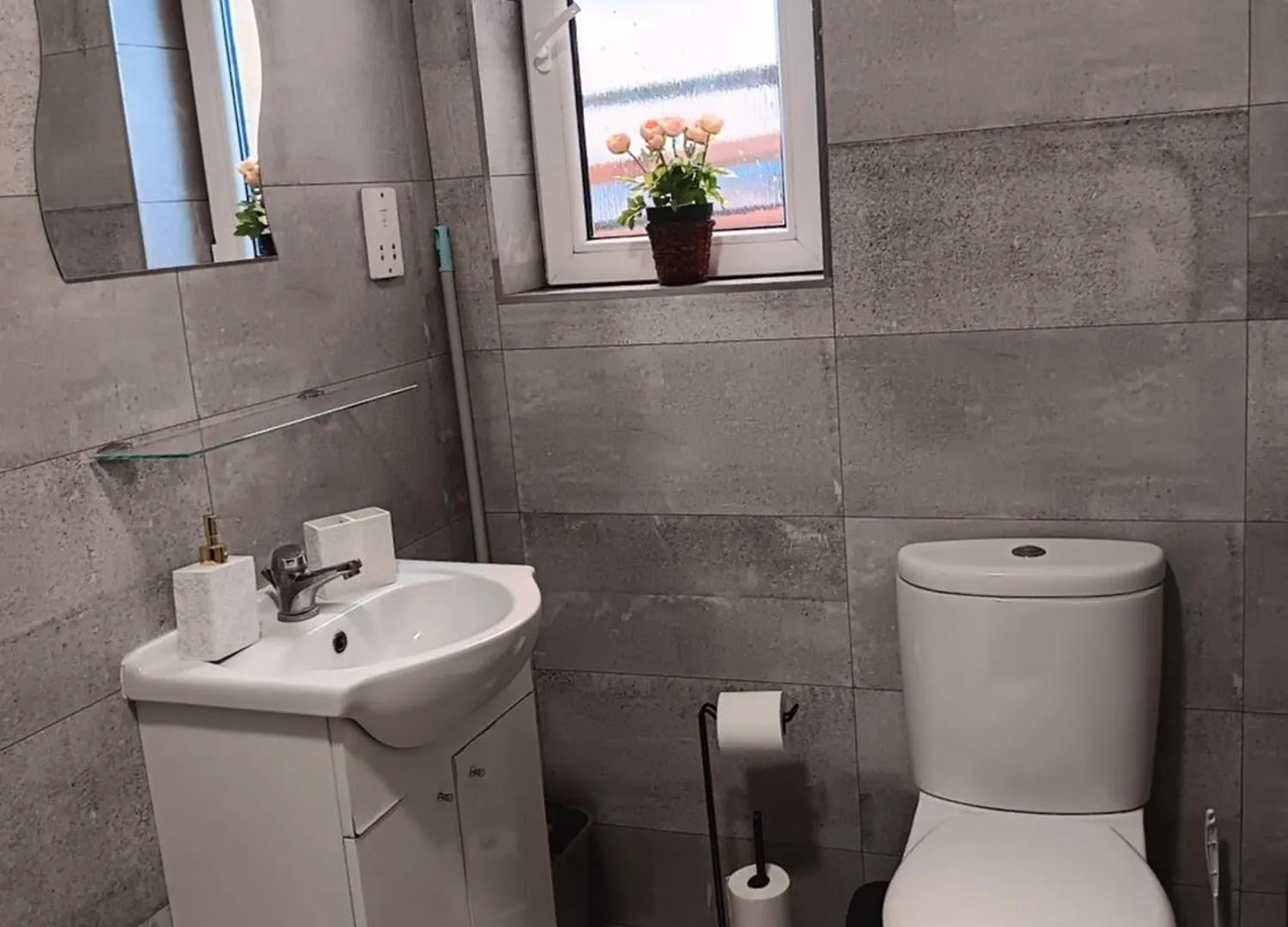 Hounslow High Street Rooms With Netflix